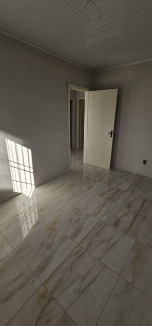 Image 11 - 882510
