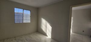 Image 4 - 882510
