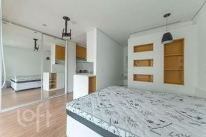 Image 6 - 882511