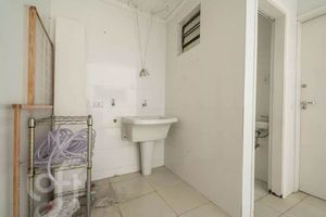 Image 32 - 882513