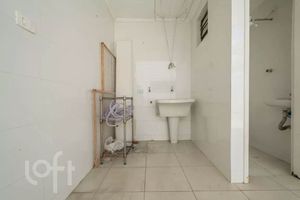 Image 31 - 882513