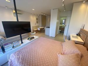 Image 1 - 882516