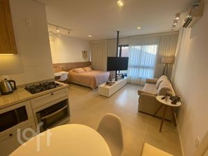 Image 14 - 882516