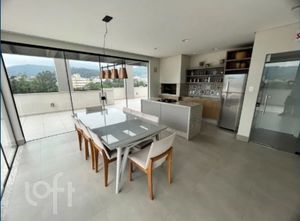 Image 13 - 882516