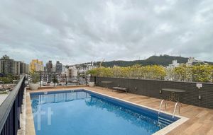 Image 19 - 882516