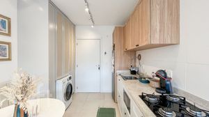Image 16 - 882516