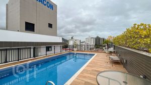 Image 6 - 882516
