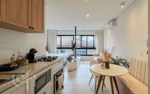 Image 15 - 882516