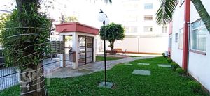 Image 18 - 882517