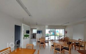 Image 17 - 882518