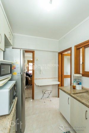 Image 7 - 882520