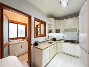 Image 17 - 882520