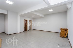 Image 31 - 882520