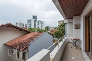 Image 18 - 882520