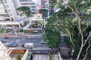 Image 25 - 882523