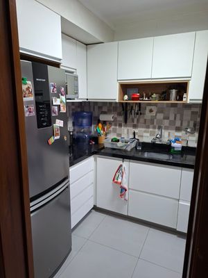 Image 10 - 882526