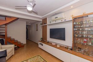 Image 9 - 882526