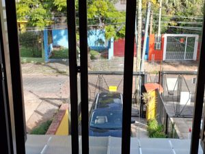 Image 17 - 882526