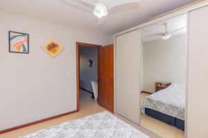 Image 11 - 882526