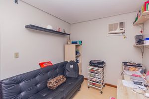 Image 17 - 882526