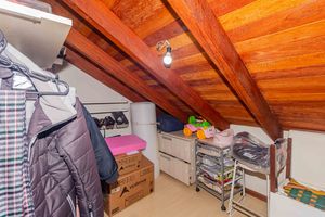 Image 33 - 882526