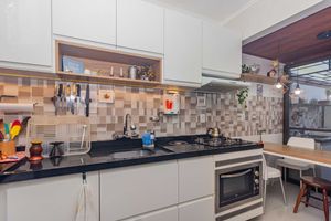 Image 37 - 882526