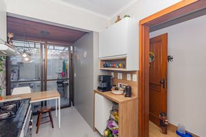 Image 38 - 882526