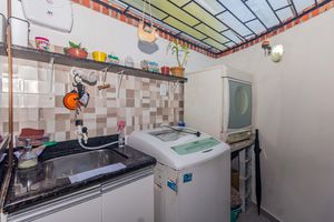 Image 42 - 882526
