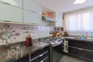 Image 15 - 882527