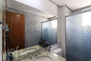 Image 35 - 882527