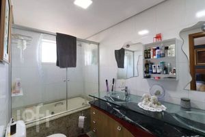 Image 31 - 882527