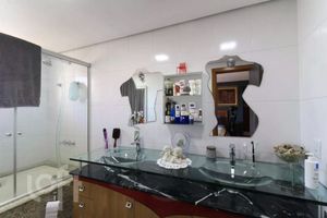 Image 32 - 882527