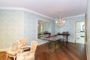 Image 8 - 882528