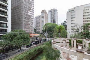 Image 25 - 882528
