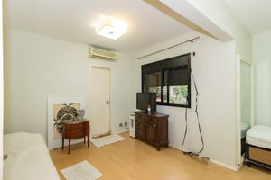 Image 31 - 882528