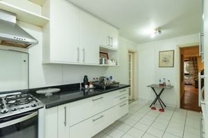 Image 33 - 882528