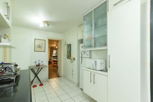 Image 34 - 882528
