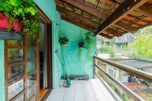 Image 17 - 882529