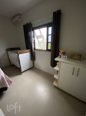 Image 10 - 882530