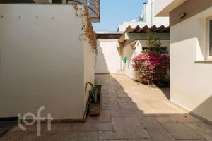 Image 37 - 882536