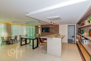 Image 34 - 882540