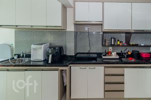 Image 15 - 882540