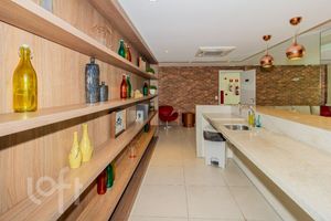 Image 37 - 882540