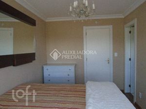 Image 16 - 882546