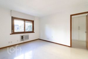 Image 18 - 882548