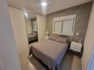 Image 8 - 882550
