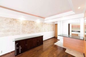 Image 4 - 882551