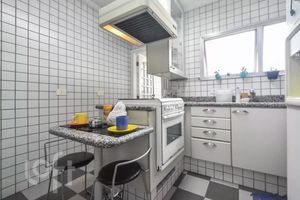Image 9 - 882555