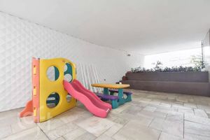 Image 30 - 882555