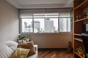 Image 1 - 882555